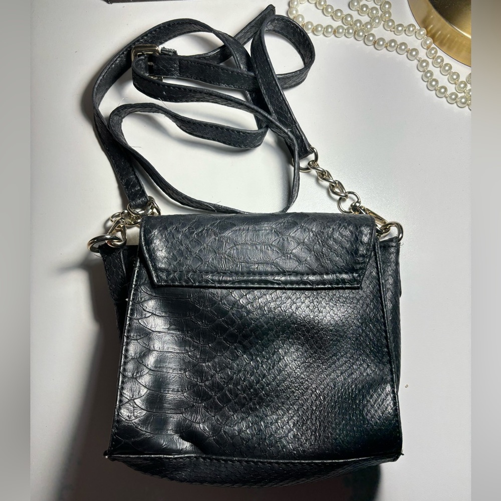 Vintage Guess Crossbody Bag - Picture 6 of 7